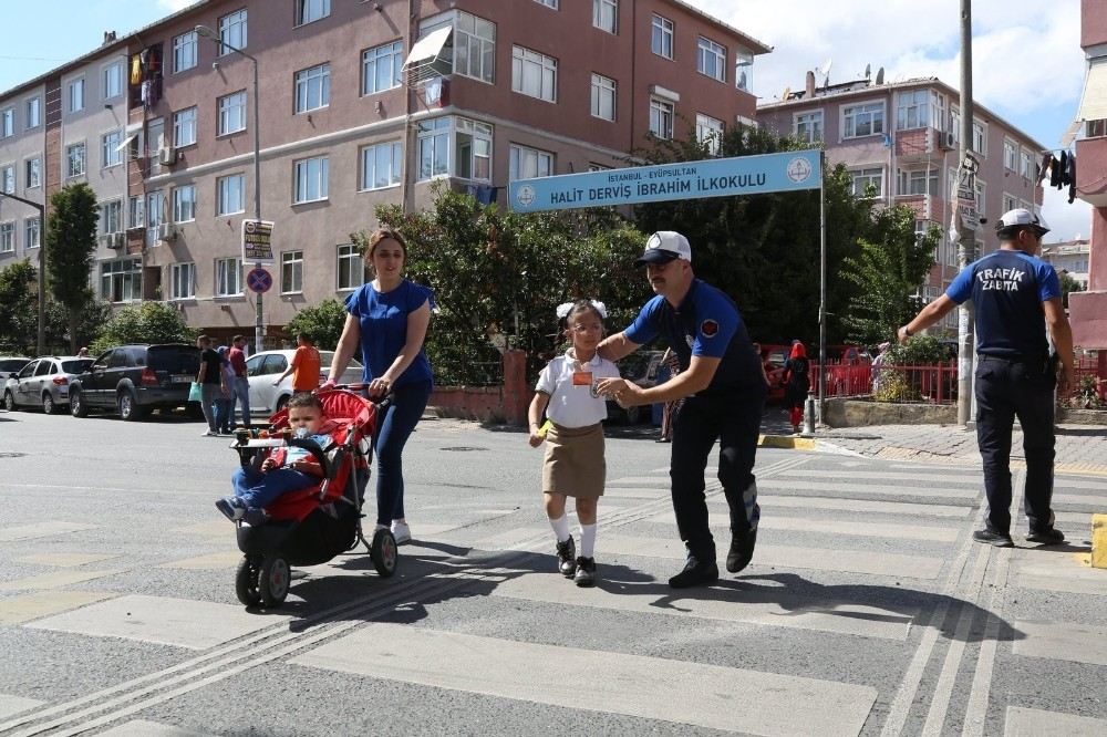 Eyüpsultan Zabıta Ekiplerinden Okul Önlerinde Uygulama