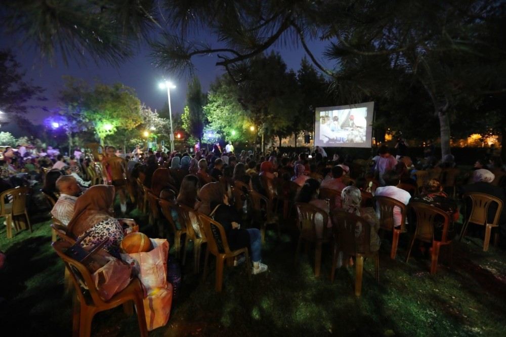 Eyüpsultanda Açık Hava Sinema Geceleri Başladı