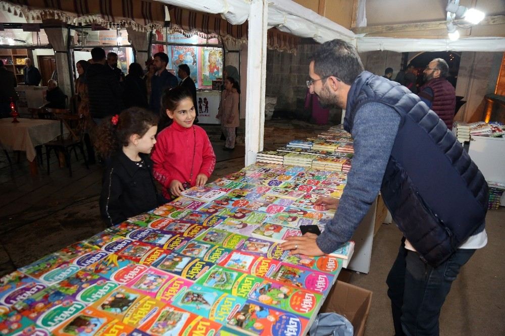 Eyüpsultanda Çocuk Kitapları Festivaline Yoğun İlgi