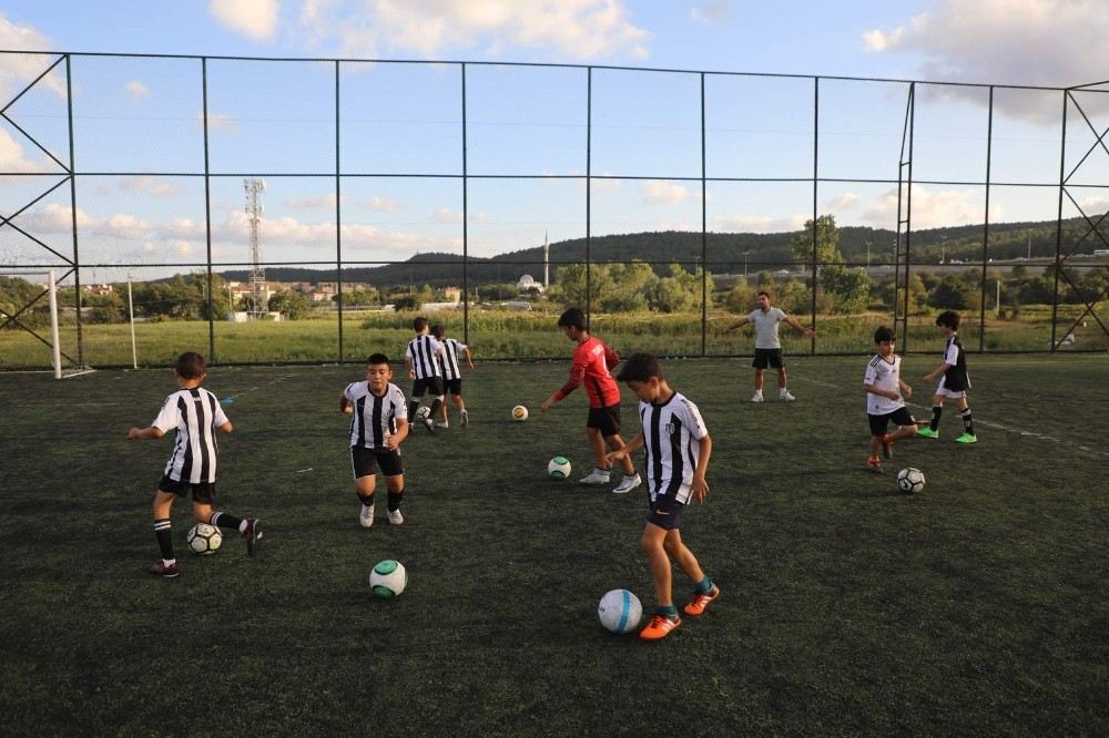 Eyüpsultanlı Gençlere Ücretsiz Futbol Eğitimi