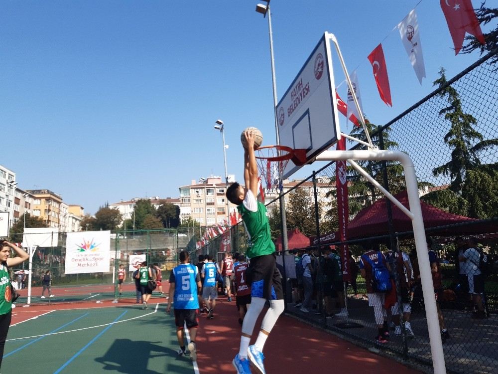 Fatihte 3X3 Sokak Basketbolu Turnuvası Başladı