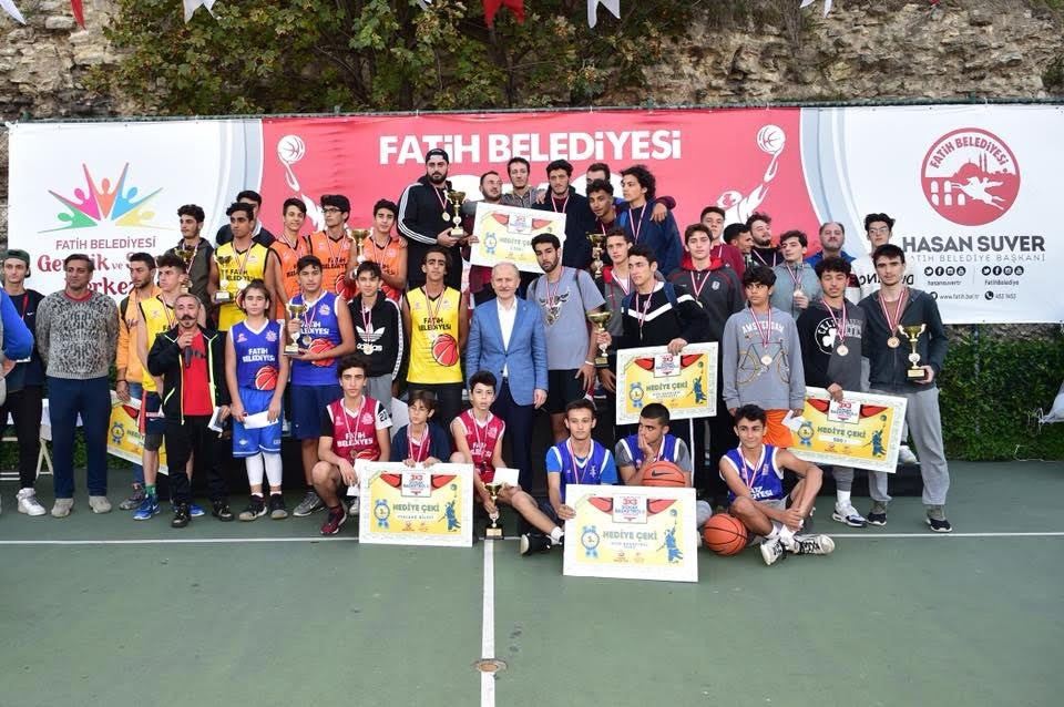 Fatihte 3X3 Sokak Basketbolu Turnuvasında Dereceye Giren Sporcular Ödüllendirildi