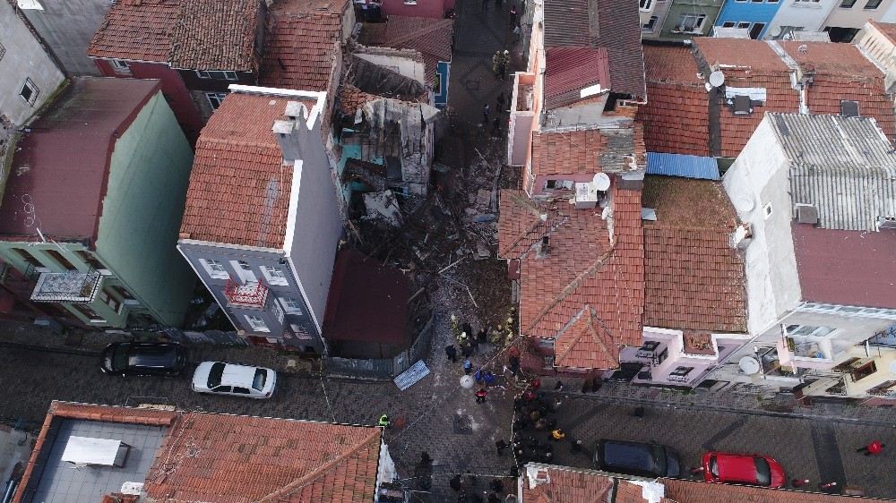 Fatihte Çöken Binanın Enkazı Drone İle Görüntülendi