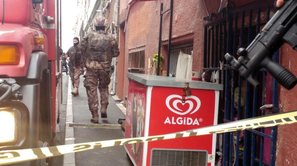 Fatihte Silahla İntihara Teşebbüs Eden Vatandaşı Polis Ekipleri Kurtardı