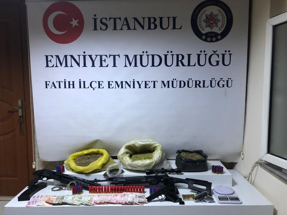 Fatihte Uyuşturucu Ticareti Yapan Şahıslara Operasyon: 3 Gözaltı