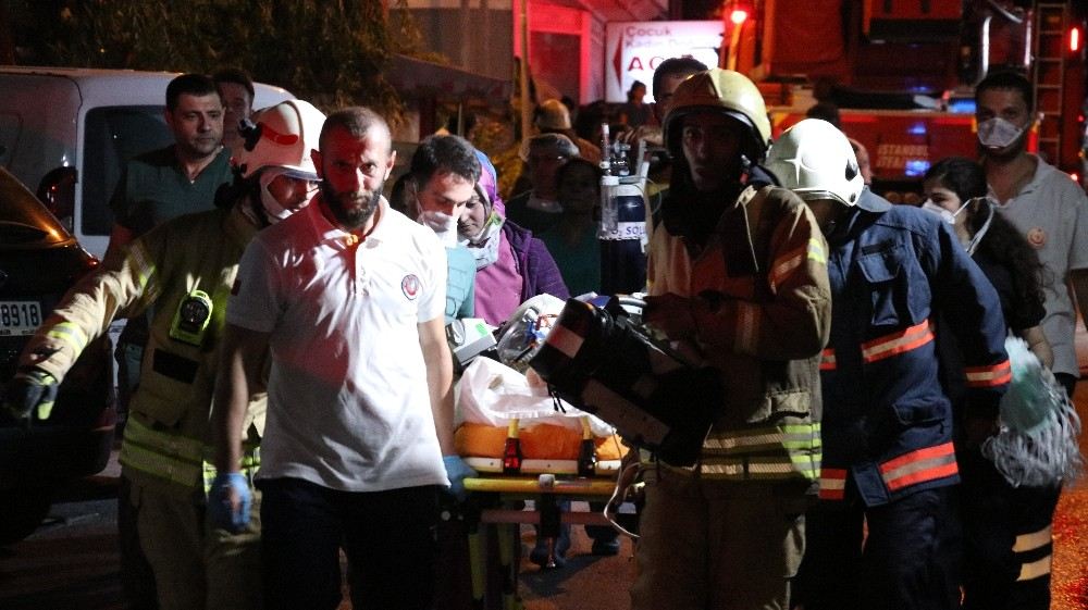 Fatihteki Hastane Yangını Söndürüldü