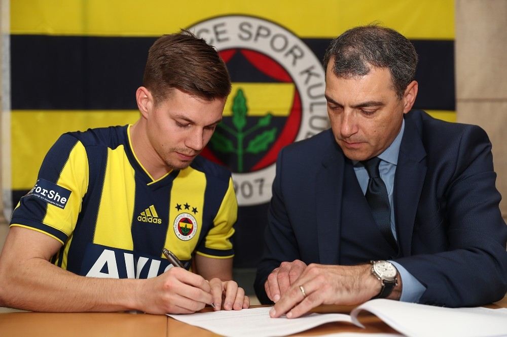Fenerbahçe, Miha Zajc İle 4.5 Yıllık Sözleşme İmzaladı