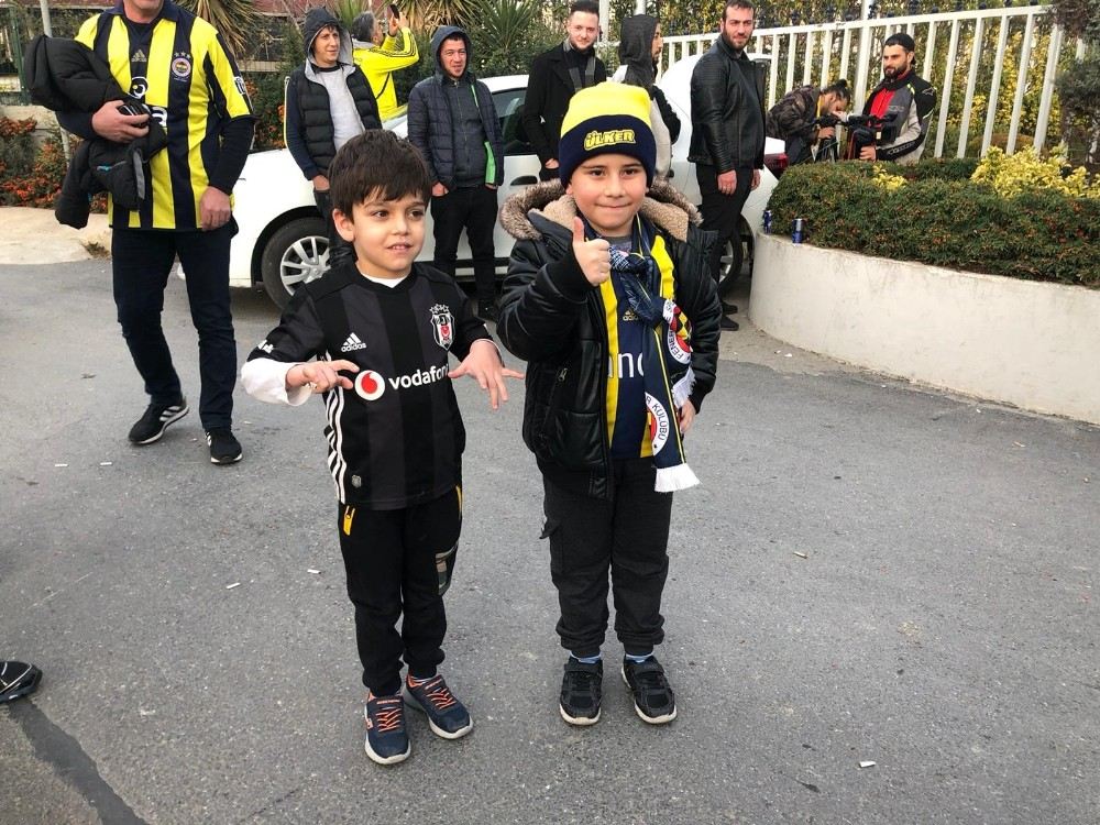 Fenerbahçe Taraftarı Samandırada Toplandı