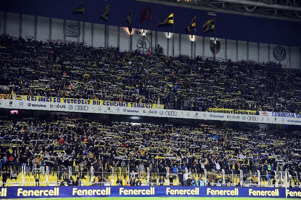 Fenerbahçe Tribünde Beşiktaşı Geçti