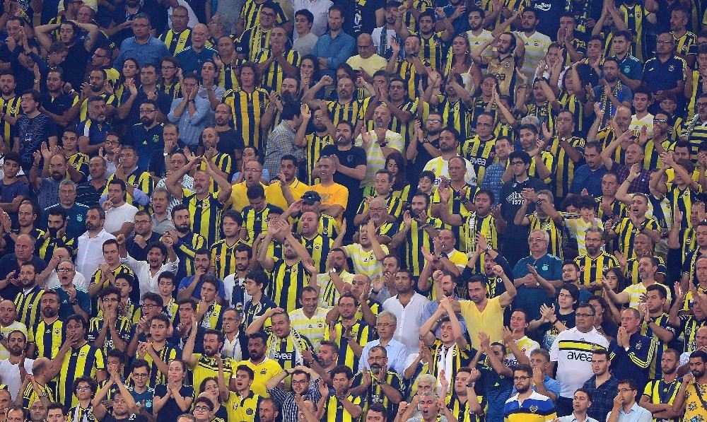 Fenerbahçe Tribünlerinde Ersun Yanal Sesleri