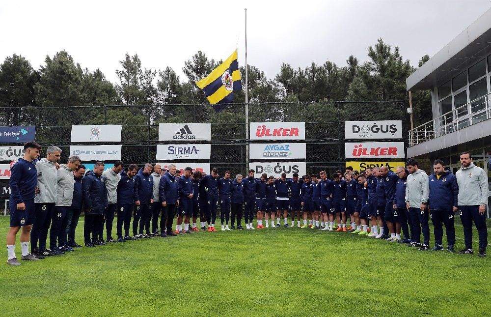 Fenerbahçeden Can Bartu İçin Saygı Duruşu