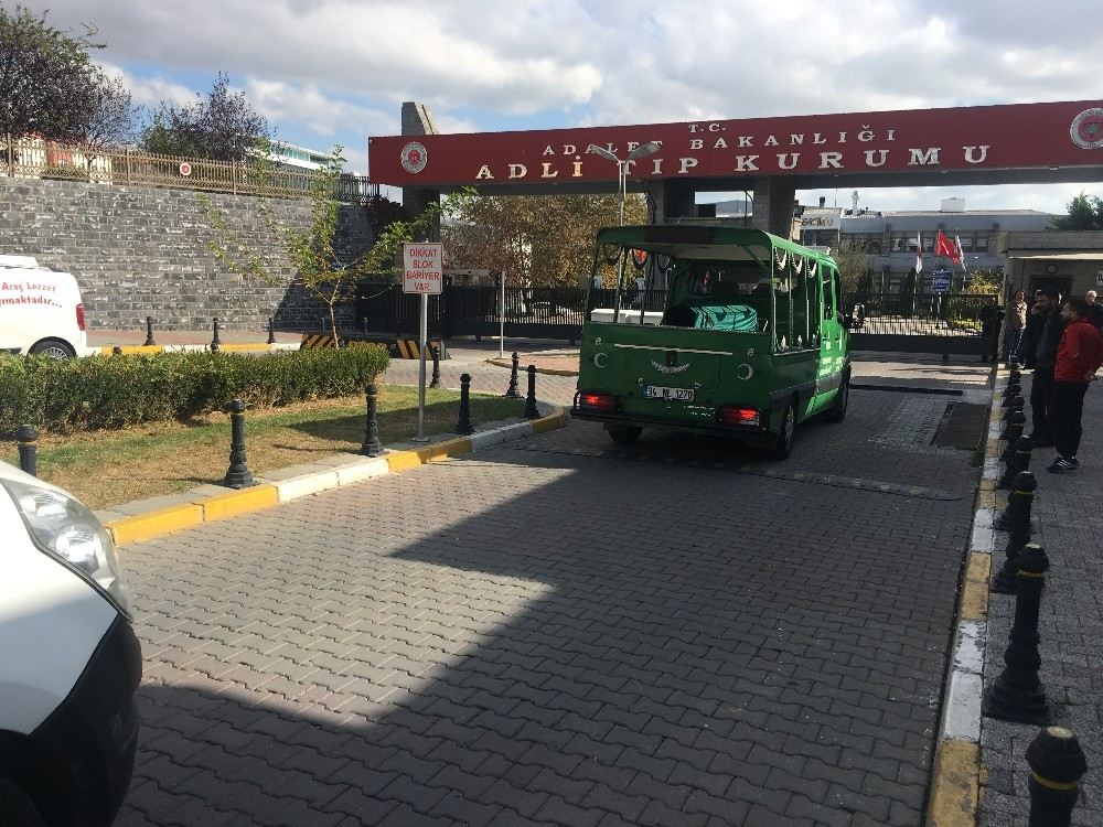 Fenerbahçeli Şenerin Cenazesi Adli Tıp Kurumuna Götürüldü