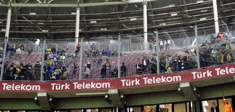 Fenerbahçeli Taraftarlar Stadı Terk Etti