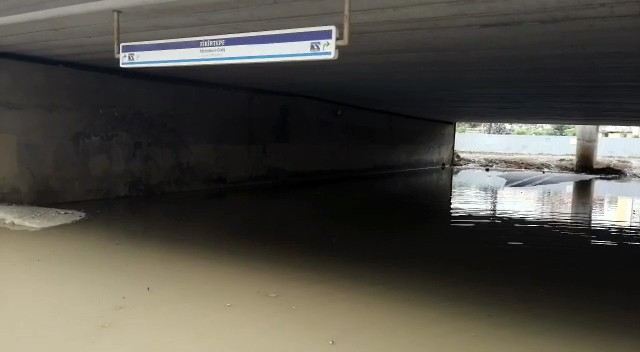 Fikirtepede Metrobüs Alt Geçidinde Su Baskını
