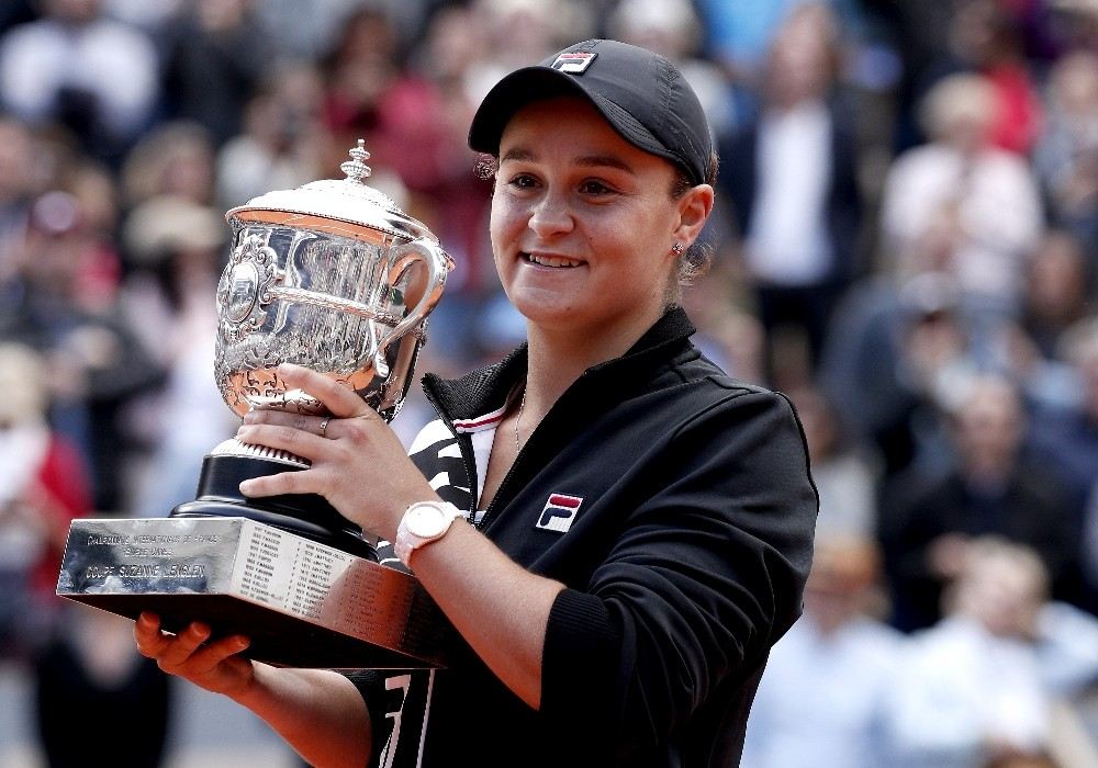 Fransa Açıkta Kadınlarda Şampiyon Ashleigh Barty