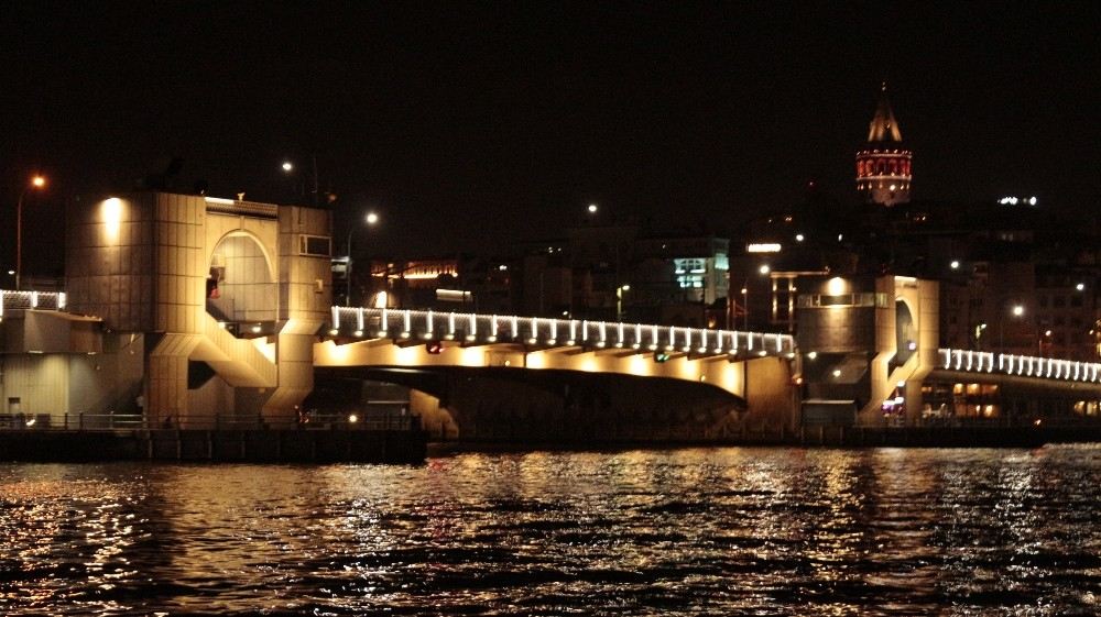Galata Köprüsü Trafiğe Kapatıldı