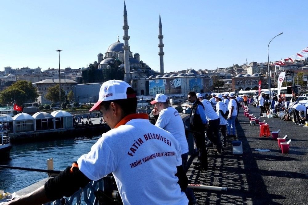 Galata Köprüsünde Balık Tutma Yarışması