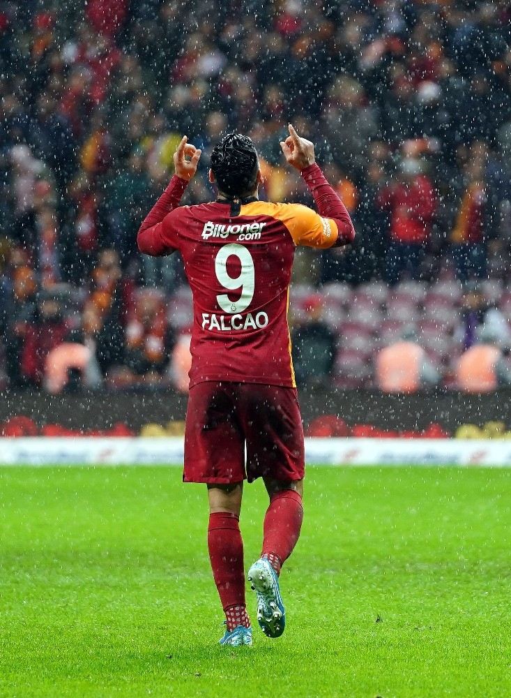Galatasaray, Antalyasporu Farklı Geçti