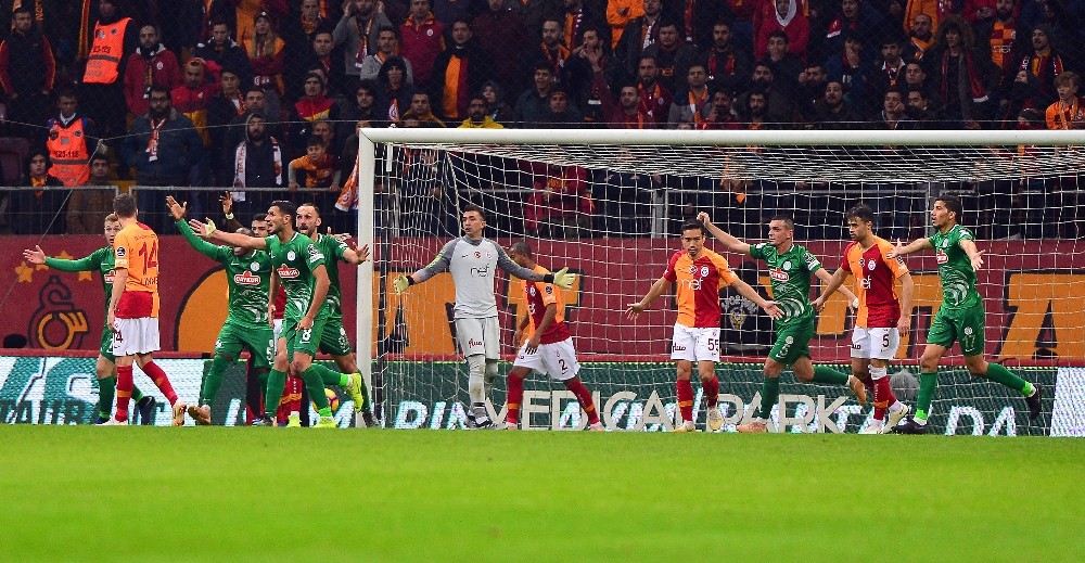 Galatasaray Evinde 4 Maçtır Kazanamıyor