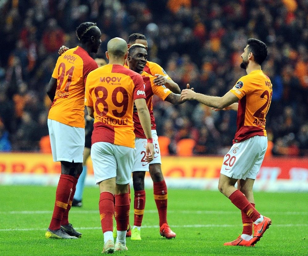 Galatasaray Evindeki Seriyi 33E Çıkardı