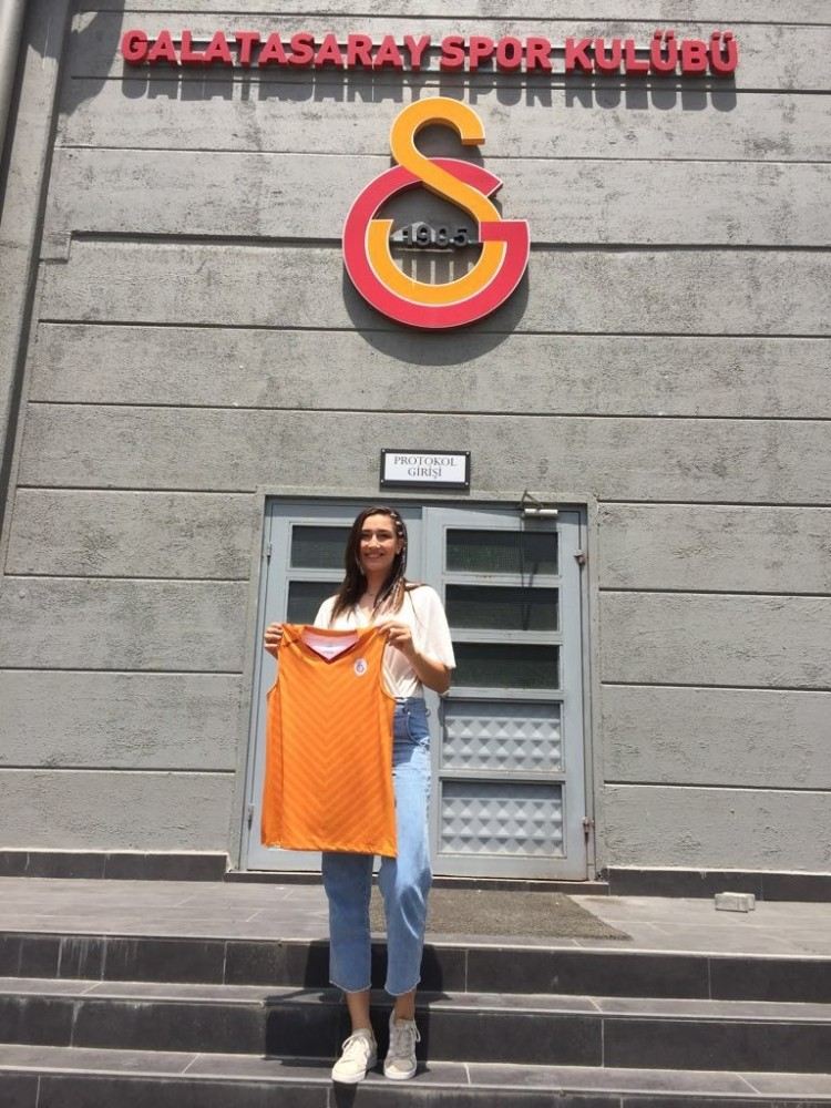 Galatasaray, Hande Baladını Kiraladı