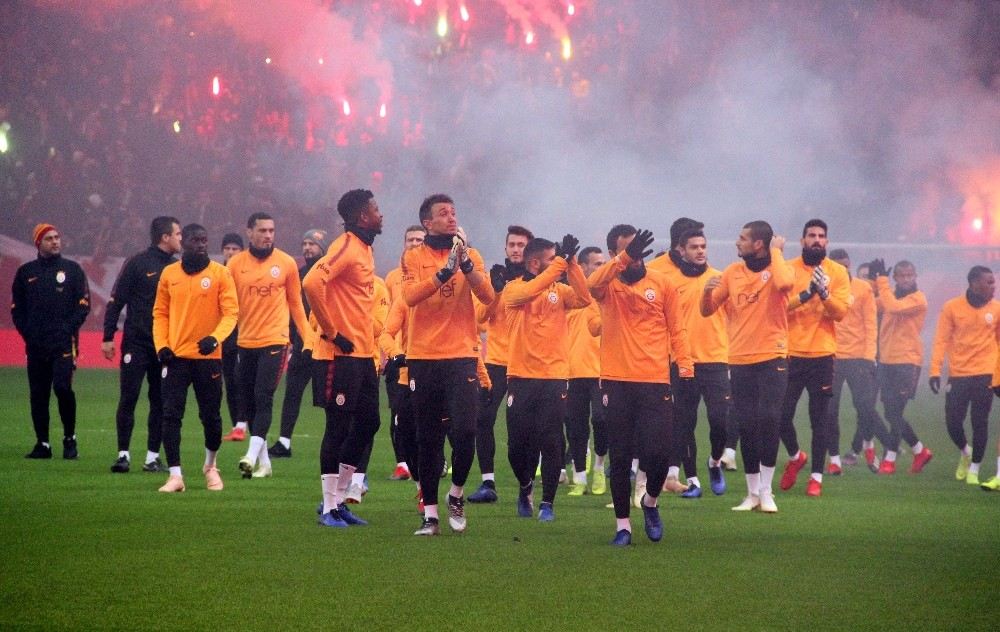 Galatasaray, Taraftarının Önünde Beşiktaş Hazırlıklarını Tamamladı