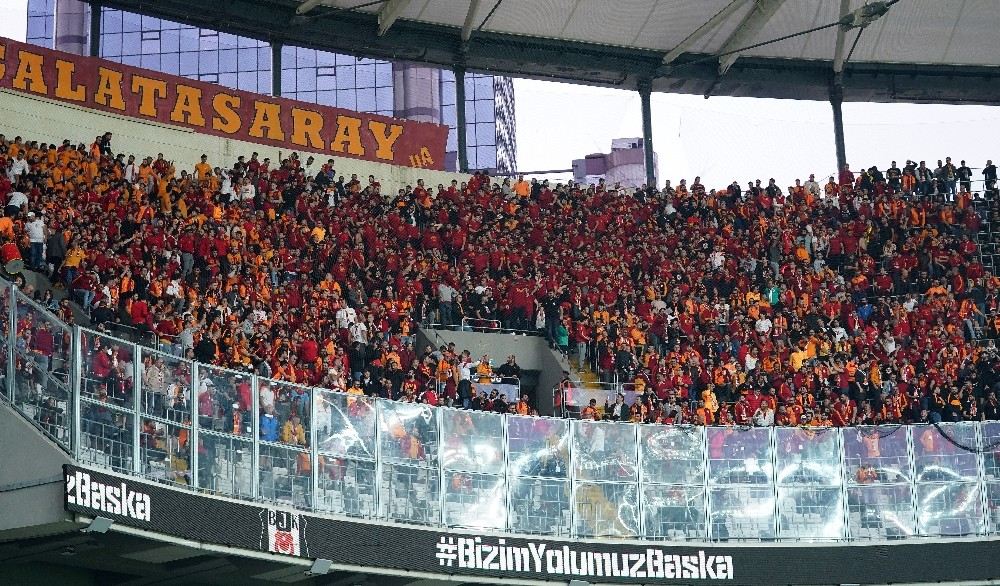 Galatasaray Taraftarları, Takımını Deplasmanda Yalnız Bırakmadı
