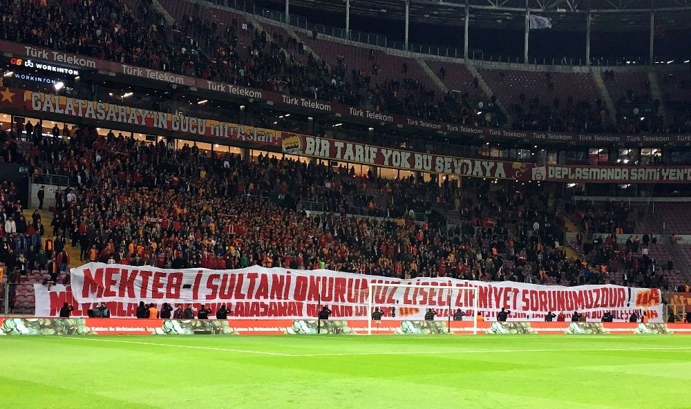 Galatasaray Taraftarlarından Başkan Cengize Destek