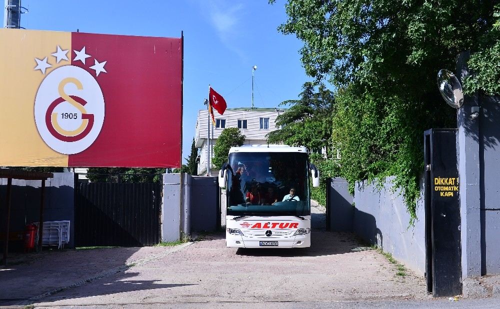 Galatasaray, Tesislerden Ayrıldı