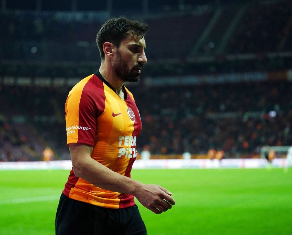 Galatasarayda Şener Özbayraklı Sakatlandı