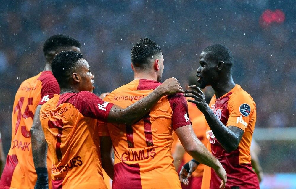 Galatasarayda Türk Telekom Stadyumundaki Seri 22Ye Çıktı