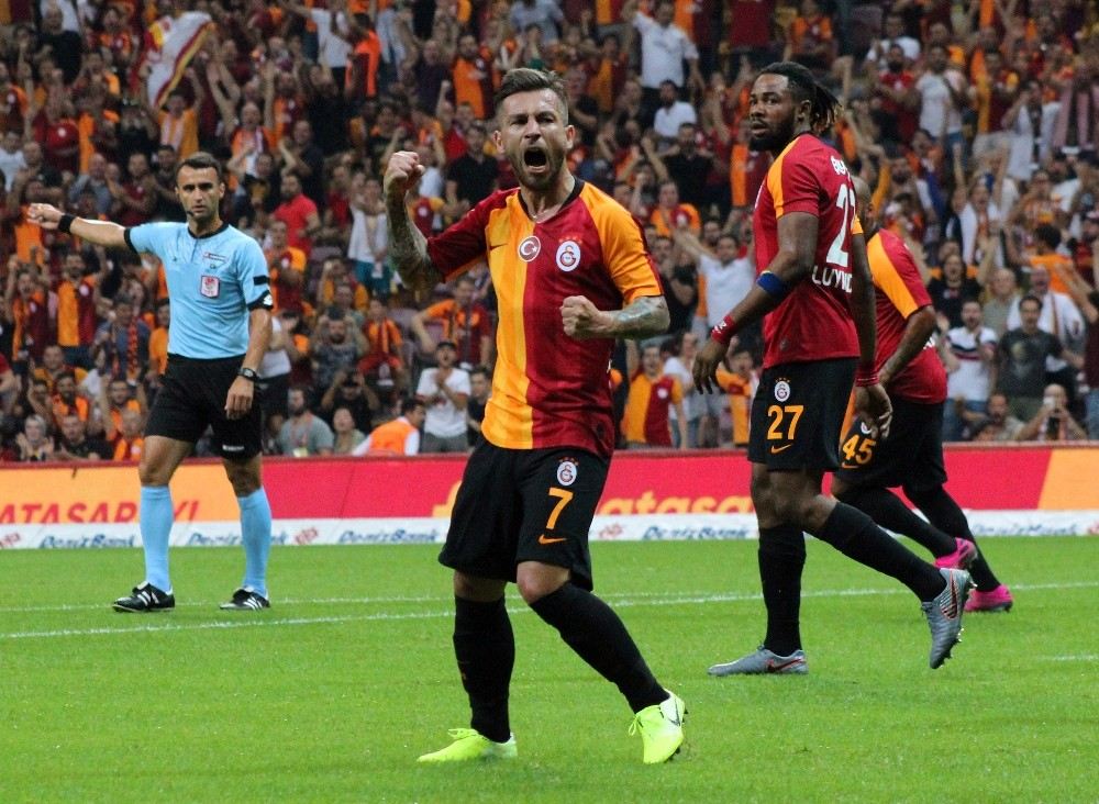 Galatasarayda Yeni Transferler Türk Telekom Stadyumuna Ayak Bastı