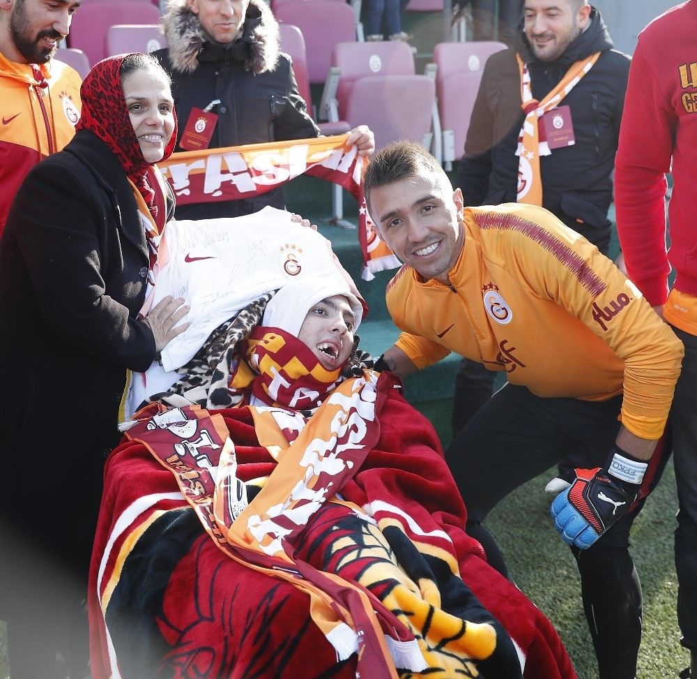 Galatasarayın Antrenmanında Velicanın Hayali Gerçek Oldu