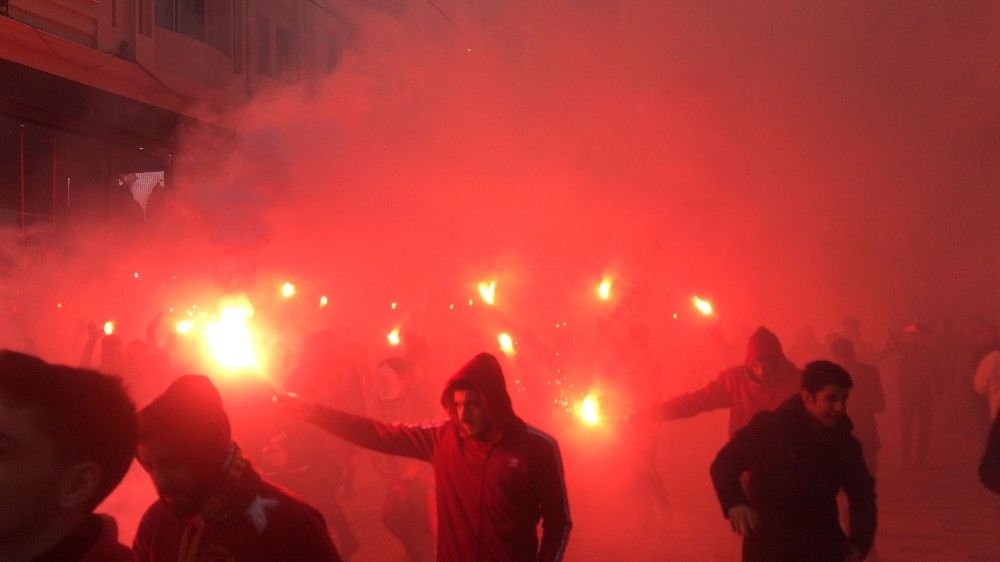 Galatasaraylılar, Meşalelerle Dolmabahçeye Gidiyor