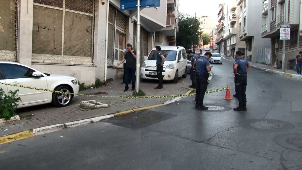 Gaziosmanpaşada Motosikletli Ve Silahlı 2 Saldırgan Dehşet Saçtı