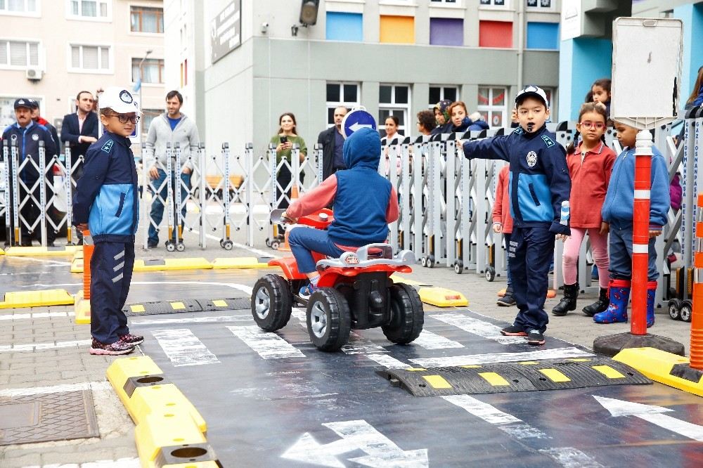 Gaziosmanpaşalı Minik Öğrenciler Okullarda Trafik Eğitimi Aldı