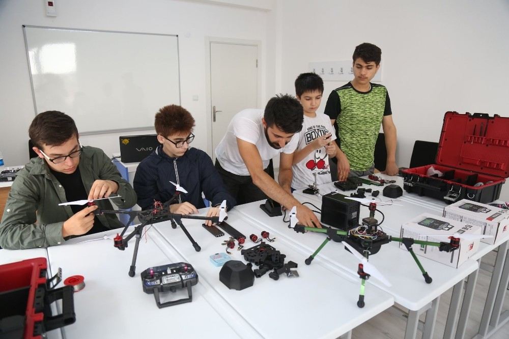 Geleceğin Drone Pilotları Eyüpsultanda Yetişiyor