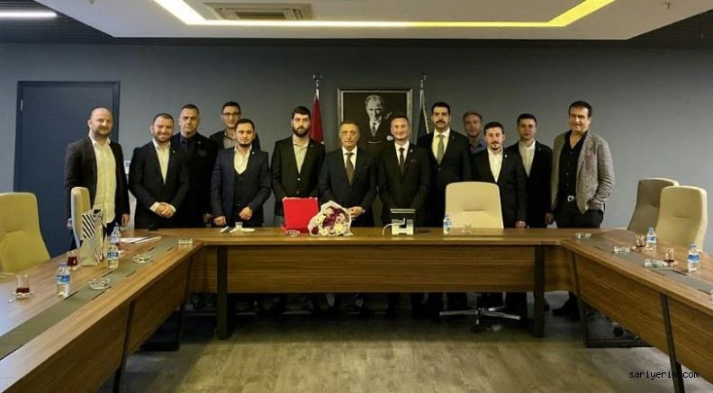 Genç Beşiktaşlılar Grubundan BJK Başkanı Ahmet Nur Çebi`ye anlamlı ziyaret
