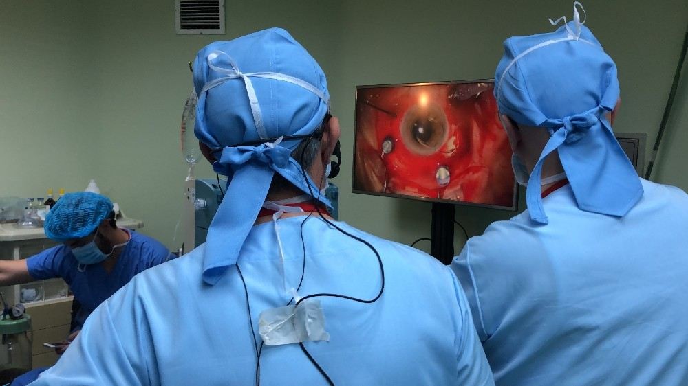 Göz Hastalıkları Profesörünün Ameliyatını Dünya İzledi