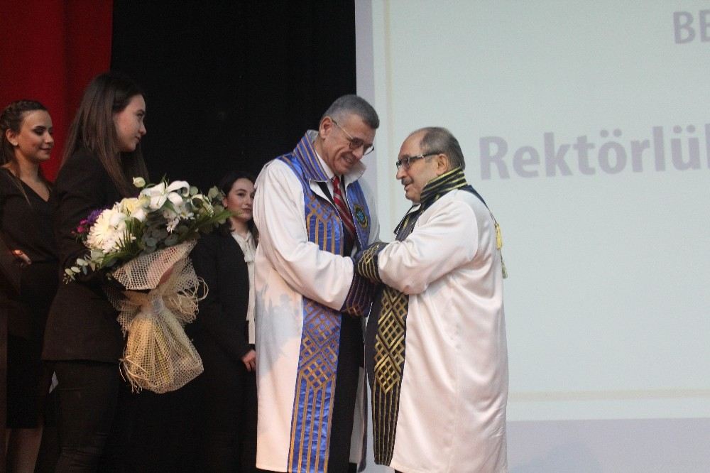 Gözyaşları İle Rektörlük Devir Teslim Töreni