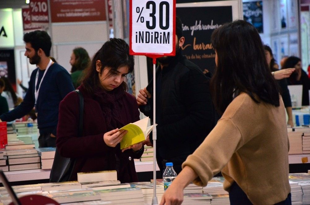 Günde Ortalama 7 Dakika Kitap Okuyoruz