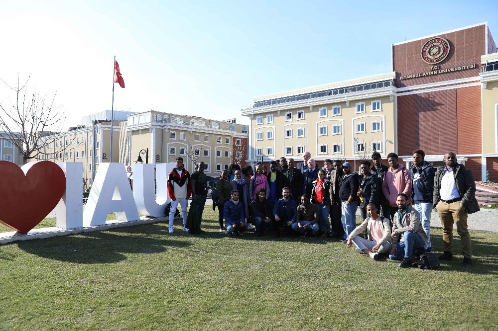 Güney Afrika Ulusal Şairi Mkiva:?Dünyaya Direnmek İçin Türkiyeyi Örnek Almalıyız?