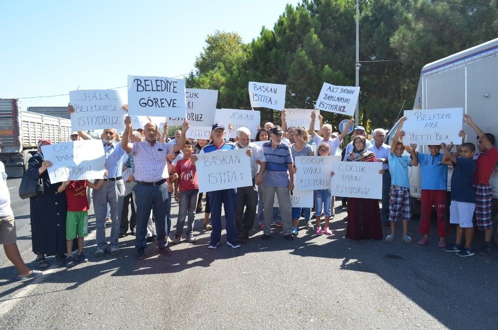 Halk Chpli Belediyeye Yürüdü, Başkanı İstifaya Çağırdı