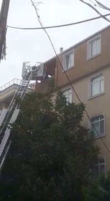 Halkalıda Yanan Binada Mahsur Kalan Kadının Korku Dolu Anları Kamerada