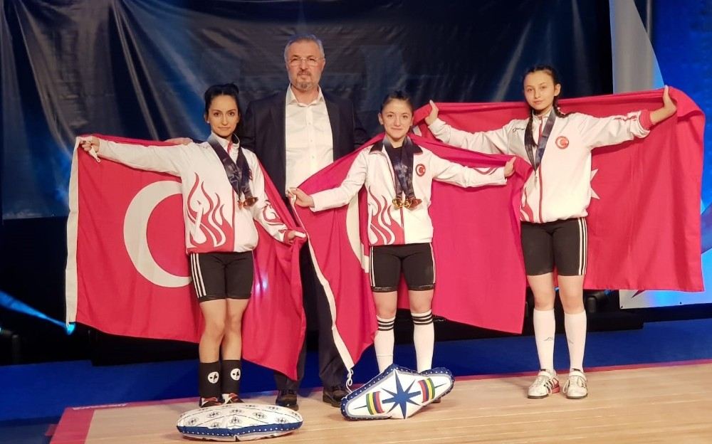 Halterde Cansu Bektaş Yıldızlar Dünya Şampiyonu Oldu