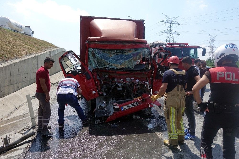 Hasdal - Kemerburgaz Yolu Üzerinde Zincirleme Trafik Kazası: 3 Yaralı