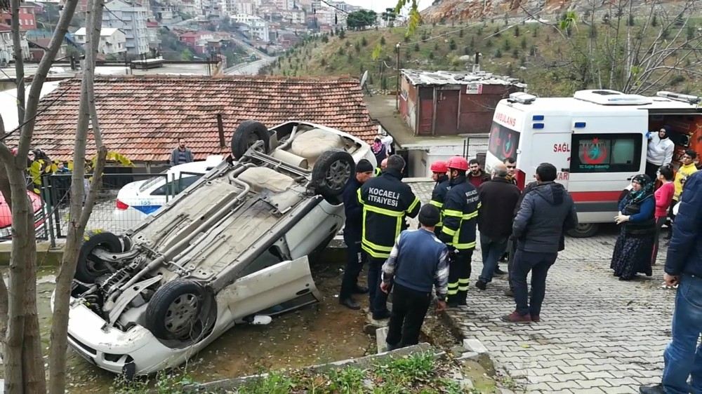 Hızını Alamayan Otomobil Evin Bahçesine Uçtu