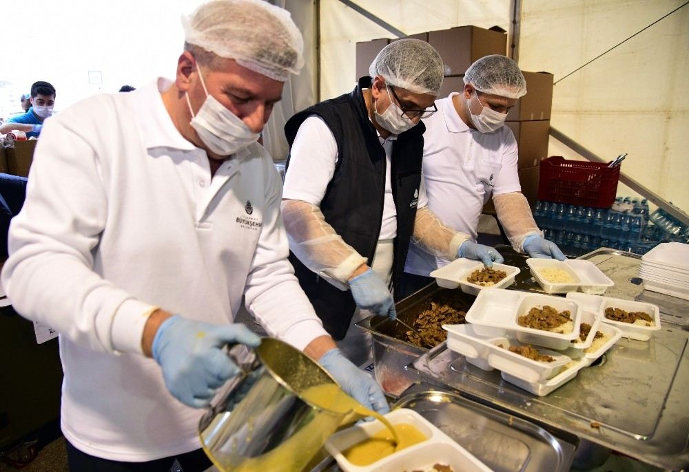 İbb Her Gün 15 Bin Kişiye İftar Ve Sahur Hizmeti Veriyor