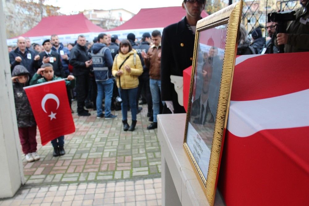 Iğdır Şehidinin Son Yolculuğunda Küçük Çocuklardan Duygulandıran Hareket