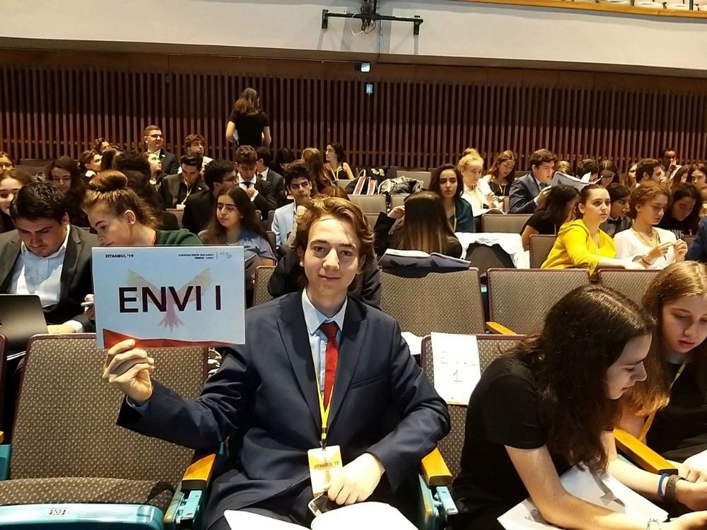 İhlas Koleji Öğrencileri Avrupa Gençlik Parlamentosuna Katıldı